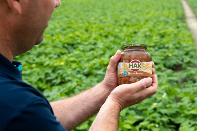 Teler-met-HAK-bruine-bonen-in-pot